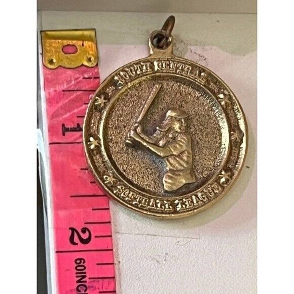 Three vintage women's South‎ Central Softball League medals - Picture 2 of 7